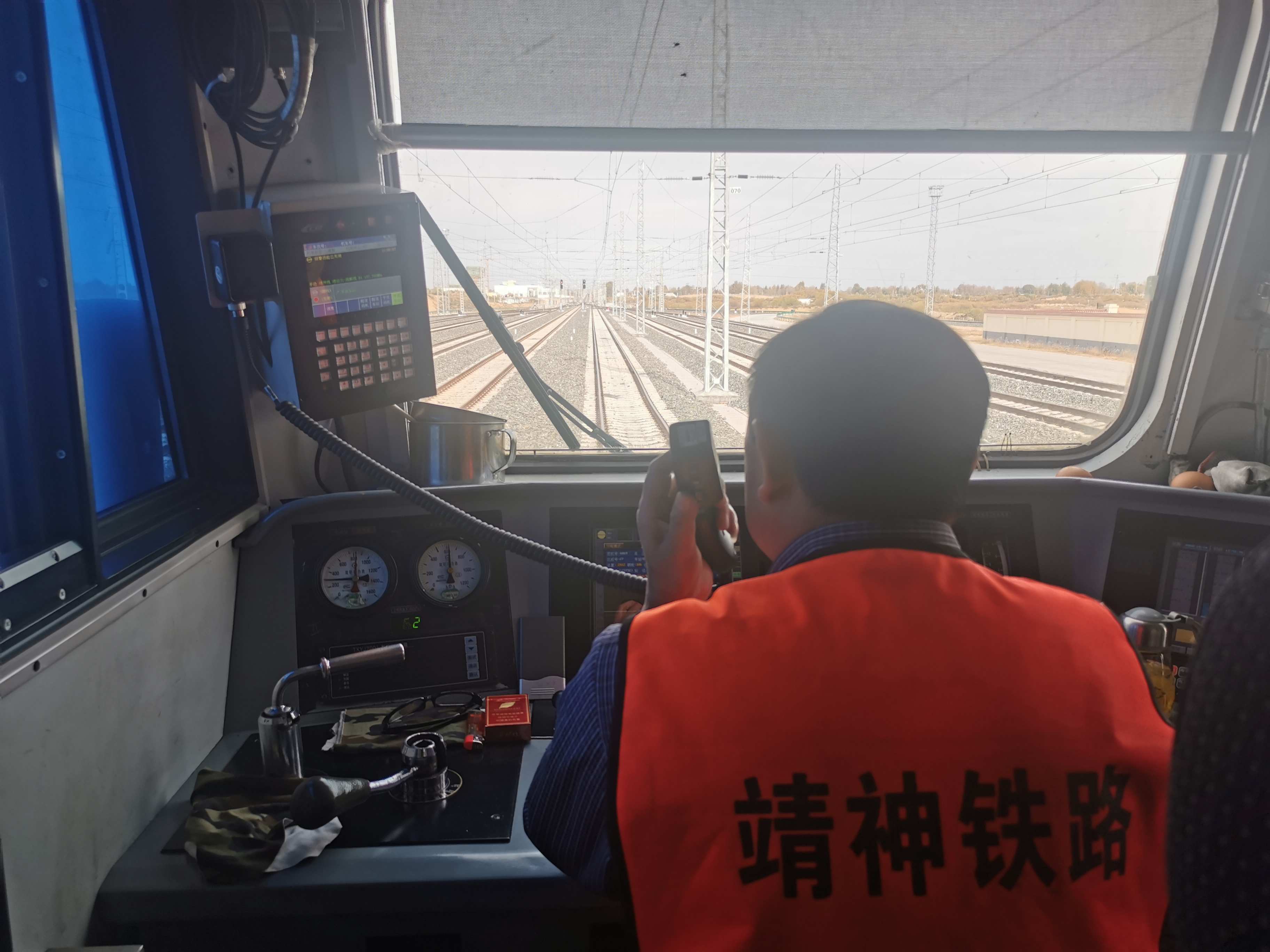 2020年10月17日57013次列车前往国铁闫家庄站乘务员与车站进行联控.jpg