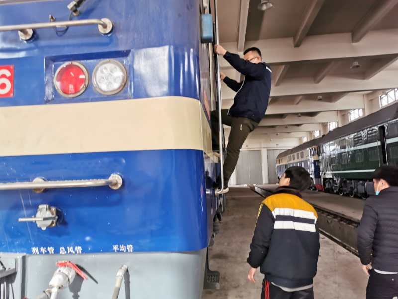 登乘机车.jpg